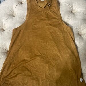 Vuori Women's Muscle Tee in Mustard Brown